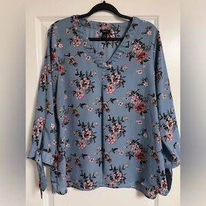 rue21 Floral Blue V-Neck Top